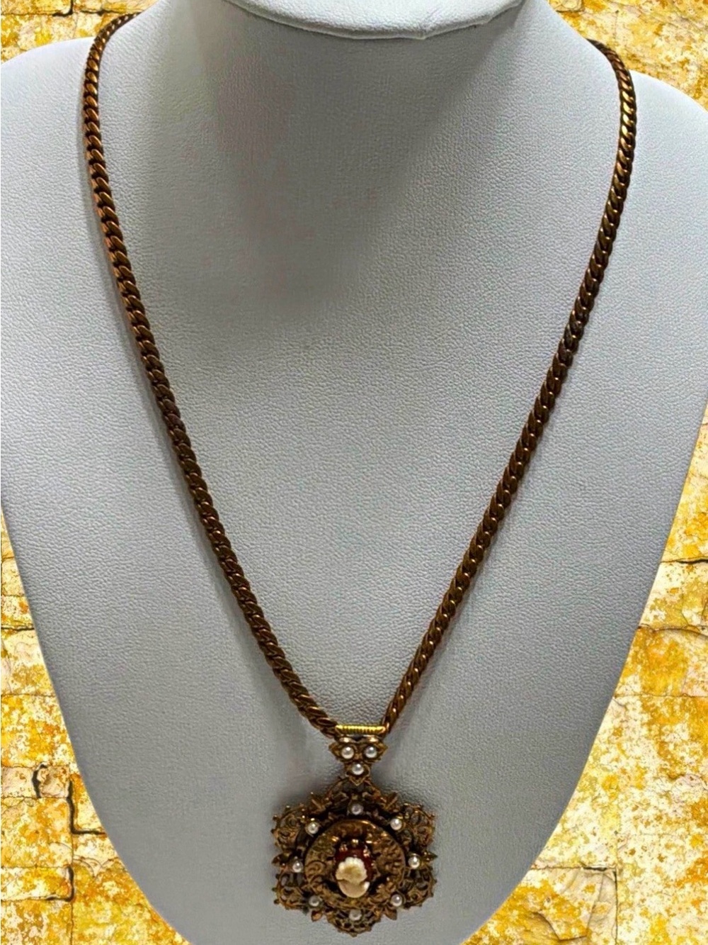 Vintage 1940s-1950s Gold Tone Filigree Cameo Pendant Necklace Victorian Revival